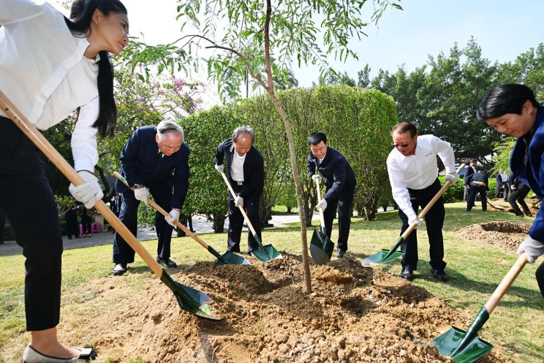 缅怀先驱不朽功勋 中山各界纪念孙中山先生逝世101周年