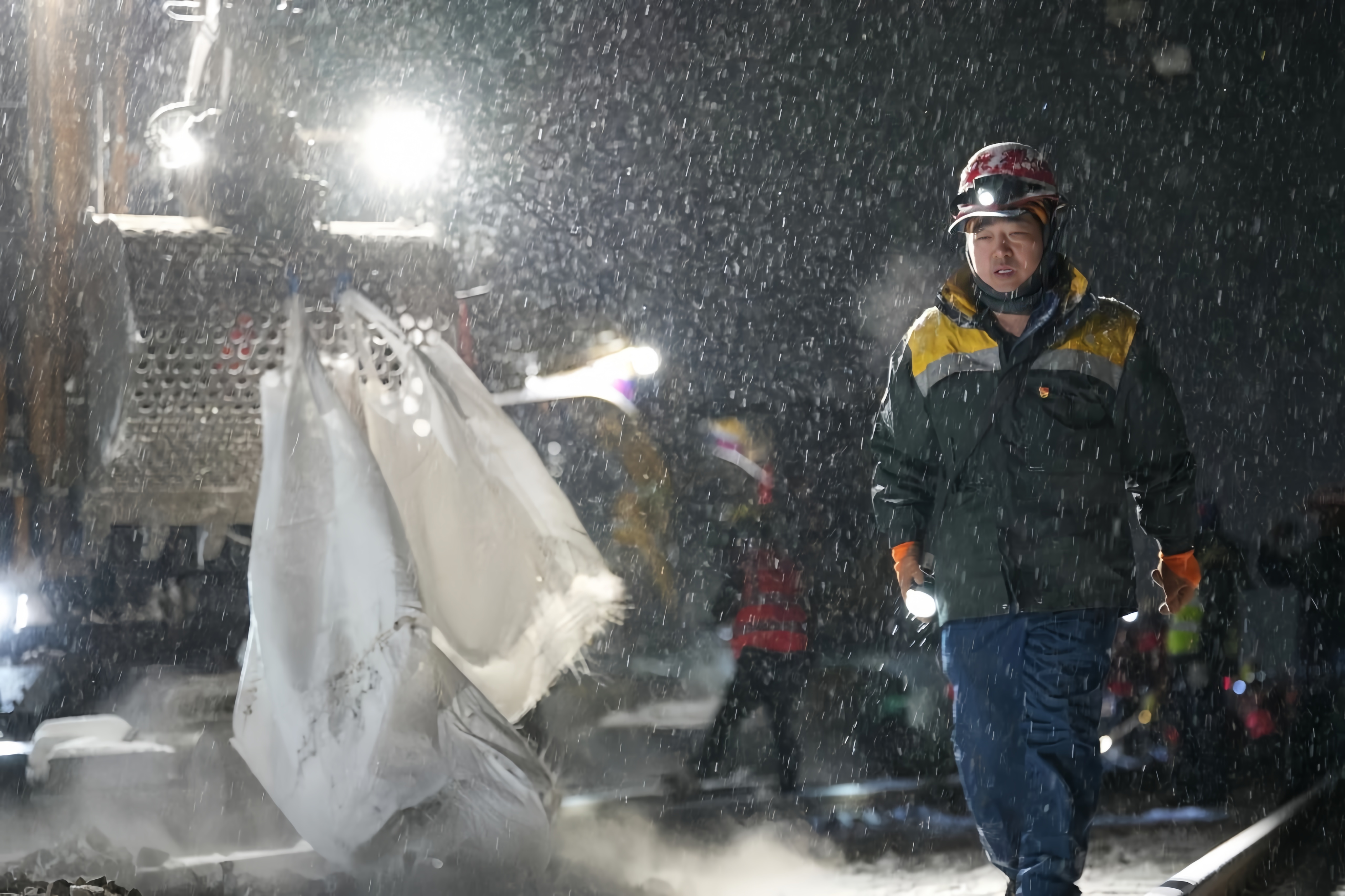 陇海铁路集中修现场(兰州局供图)