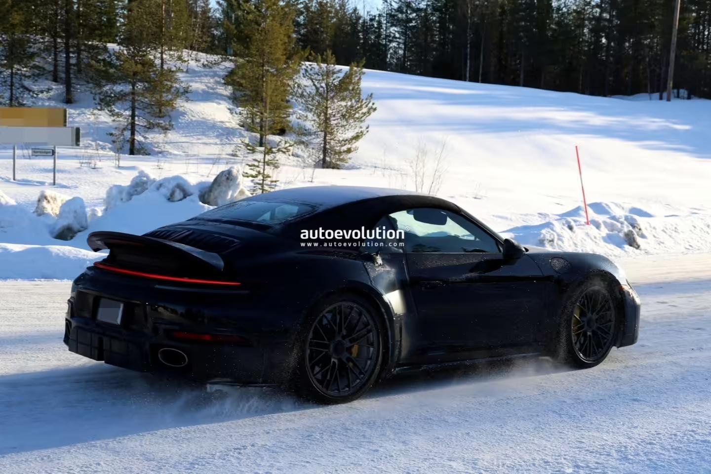 保时捷2027款911 Turbo Touring高性能跑车路测图曝光