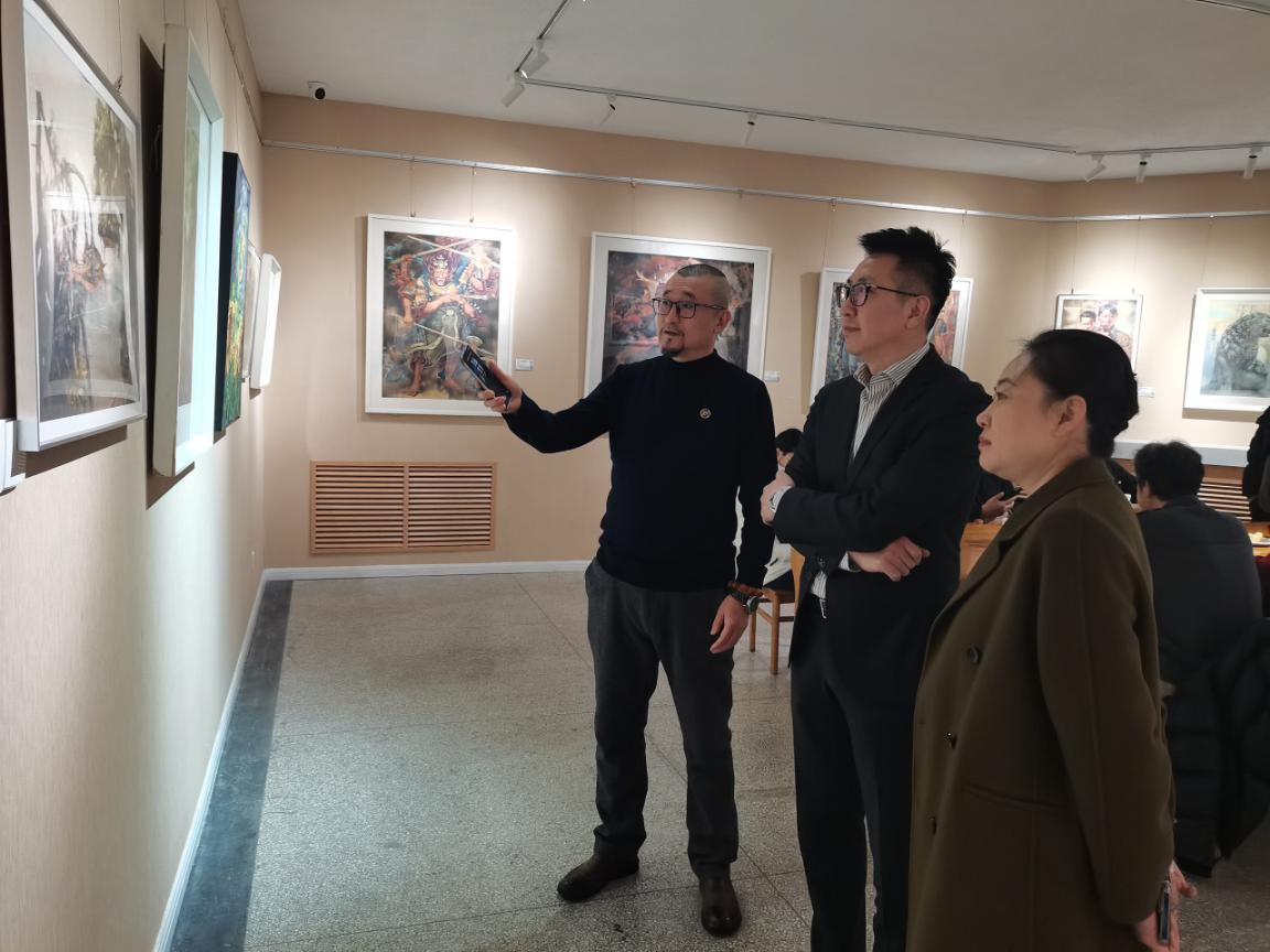 姜广宇艺术个展亮相青岛大学 以奔腾与凝望诠释艺术的力与美