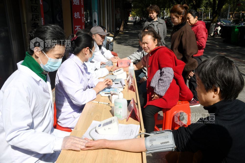 江西南丰：世界肾脏日义诊进社区（图）