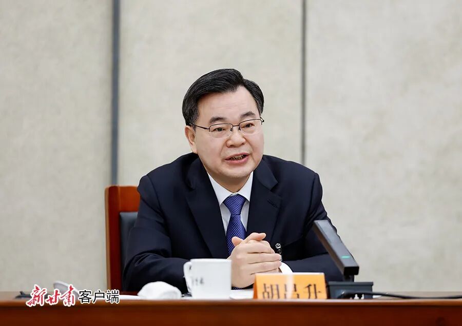 全国人大代表、省委书记、省人大常委会主任胡昌升主持开放团组活动并回答记者提问