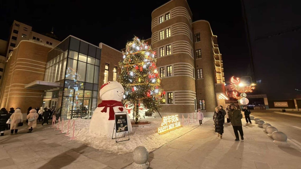 吉林省音乐厅周边一步一景。(资料图片)