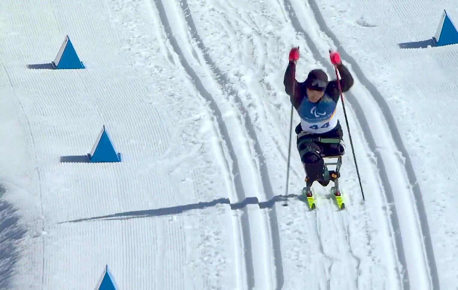 刘子旭在比赛中奋力滑行。