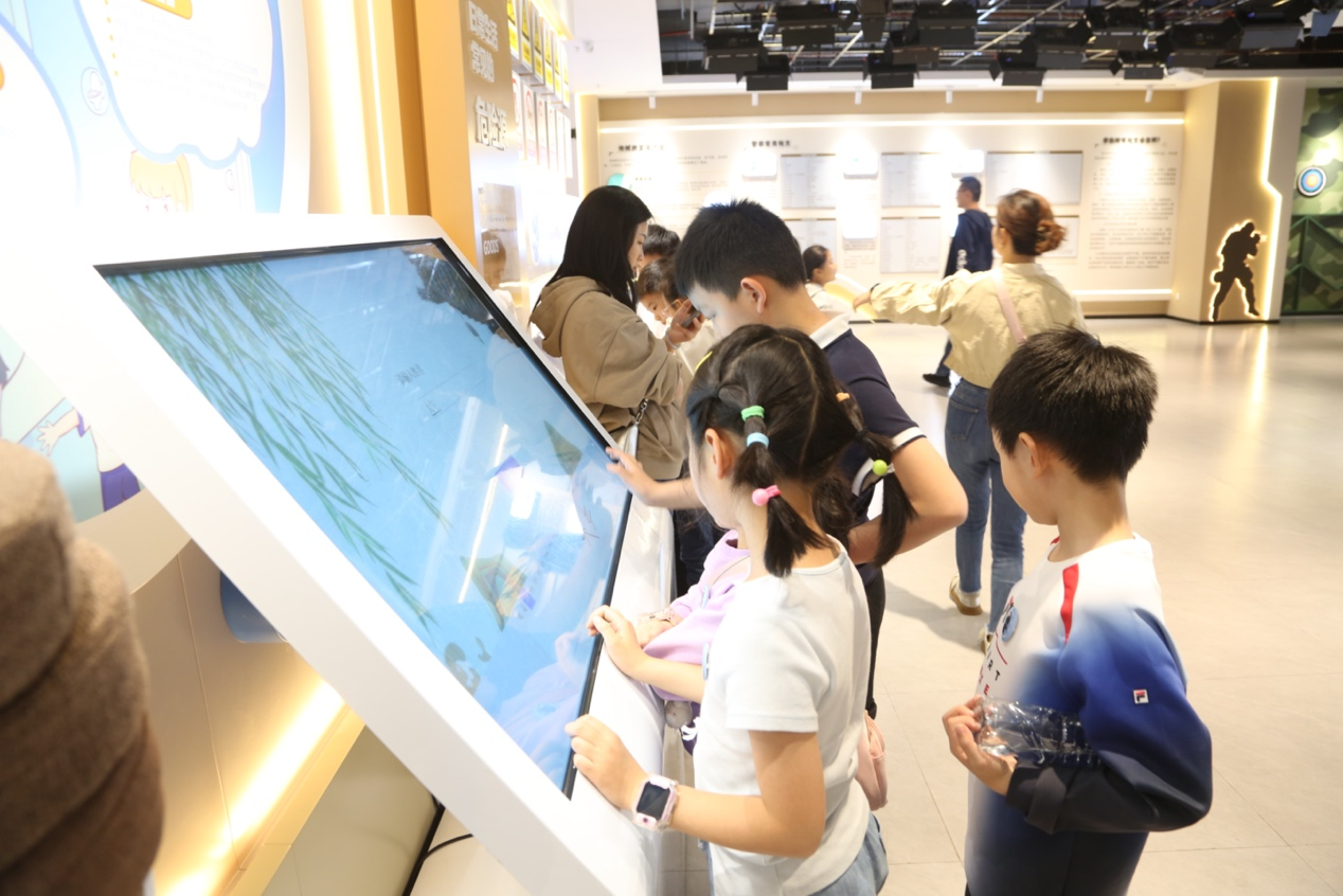 守护青春，赋能未来：北京银行深圳分行“特邀教官”走进“少警大讲堂”，送上“金融安全第一课”