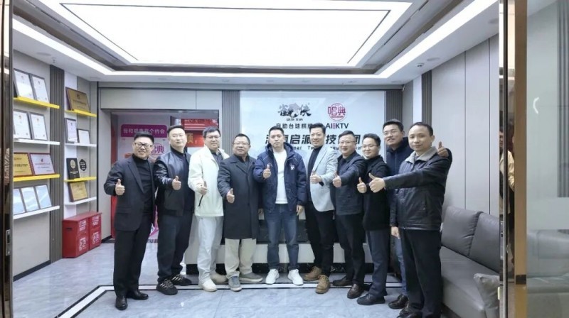 元K聚合平台现场讲解沟通会从左至右：缪总，黎总，肖总，古总，唐总，谭总，资总，谢总，王总，罗总