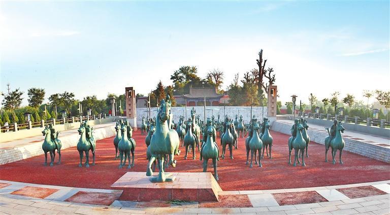 铜奔马仪仗俑阵　刘忠