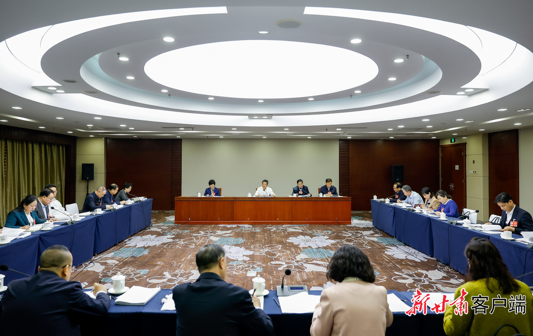 3月9日，全国人大代表、省委副书记、省长任振鹤在甘肃代表团审议全国人大常委会工作报告。新甘肃&middot;甘肃日报记者　孟捷