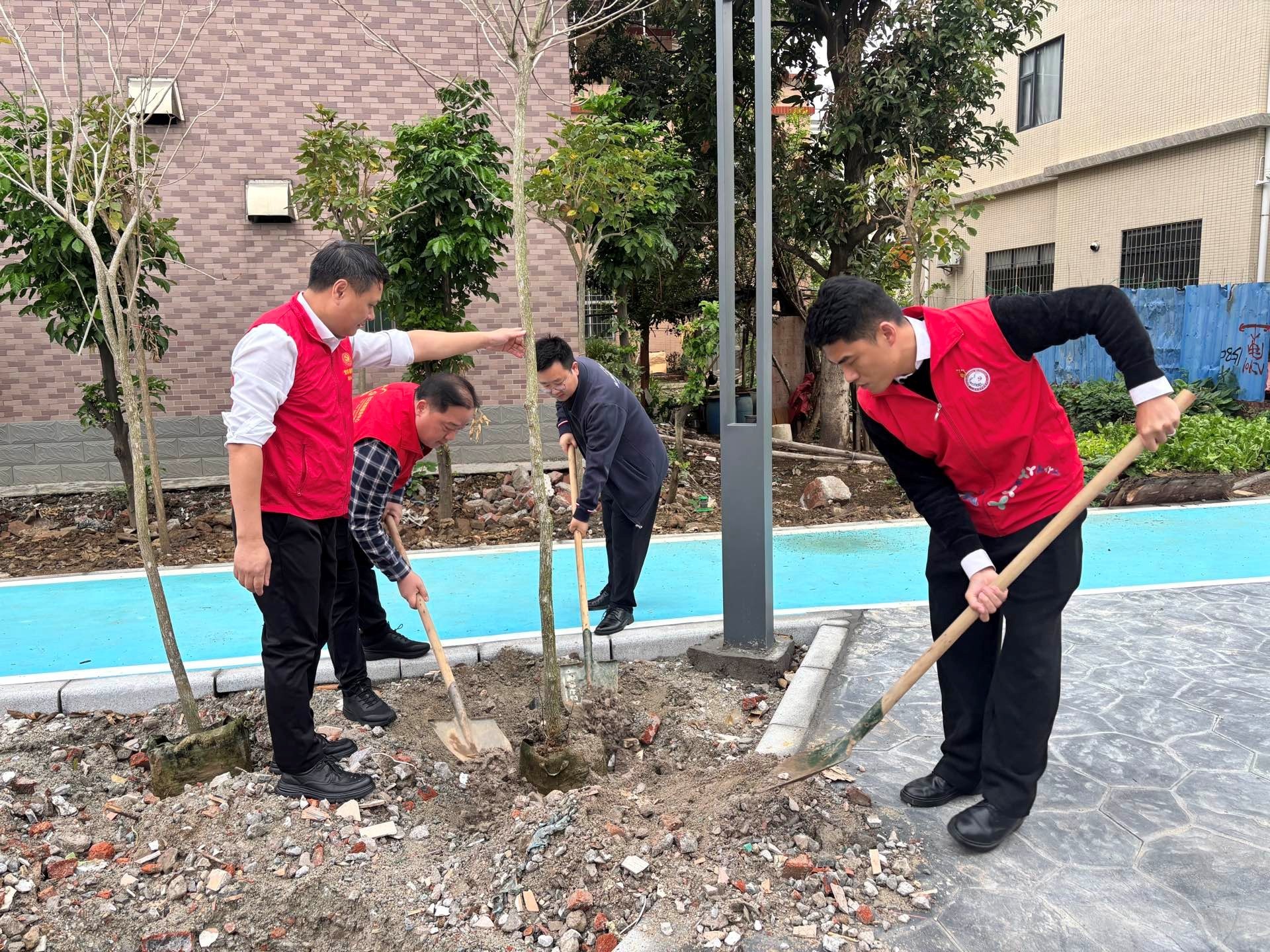 党建引领促融合 植绿共建谱新篇 ——深中两地社区开展党建共建文化交流暨植树活动