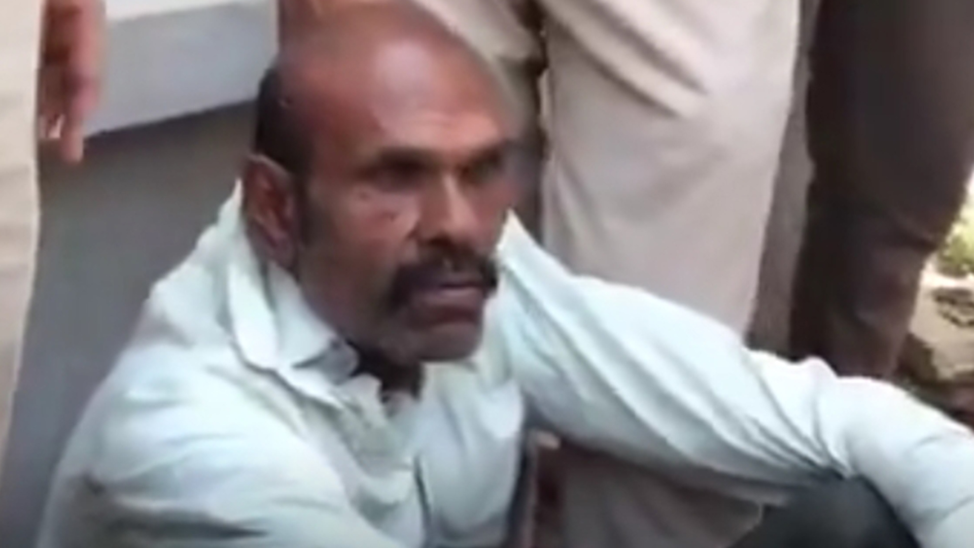 毛骨悚然！印度一杀妻犯出狱两个月打死16岁少年，疑似舔饮了少年头部的鲜血，并试图吃头部的肉