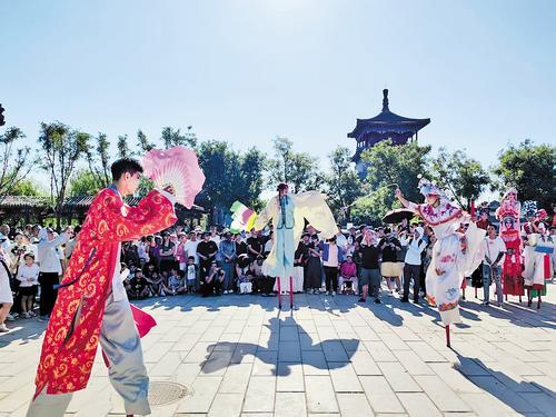 胜芳古镇踩高跷表演。孙维佳摄