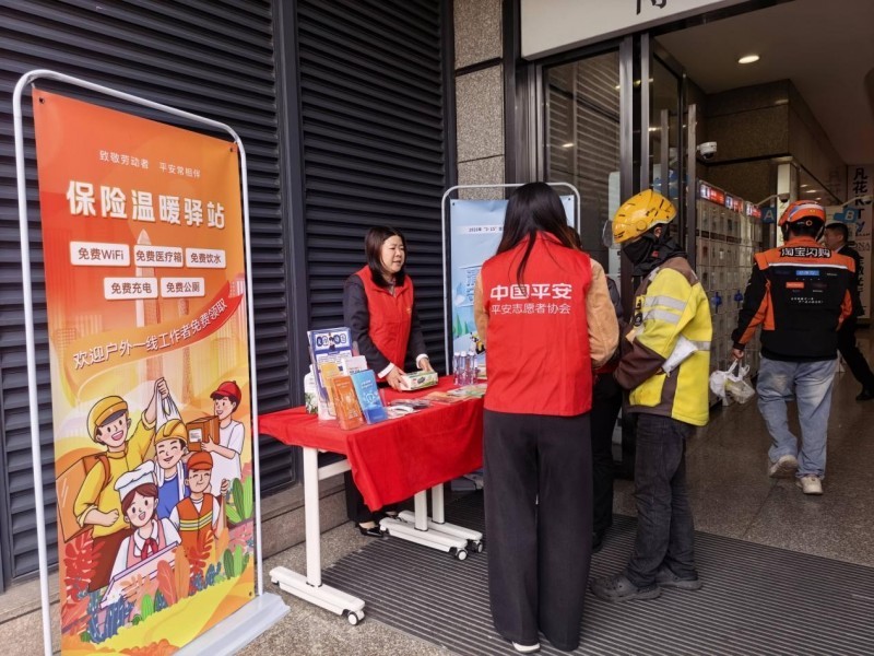 图5:利和“两司两员”送温暖暨315消费者权益保护宣传现场