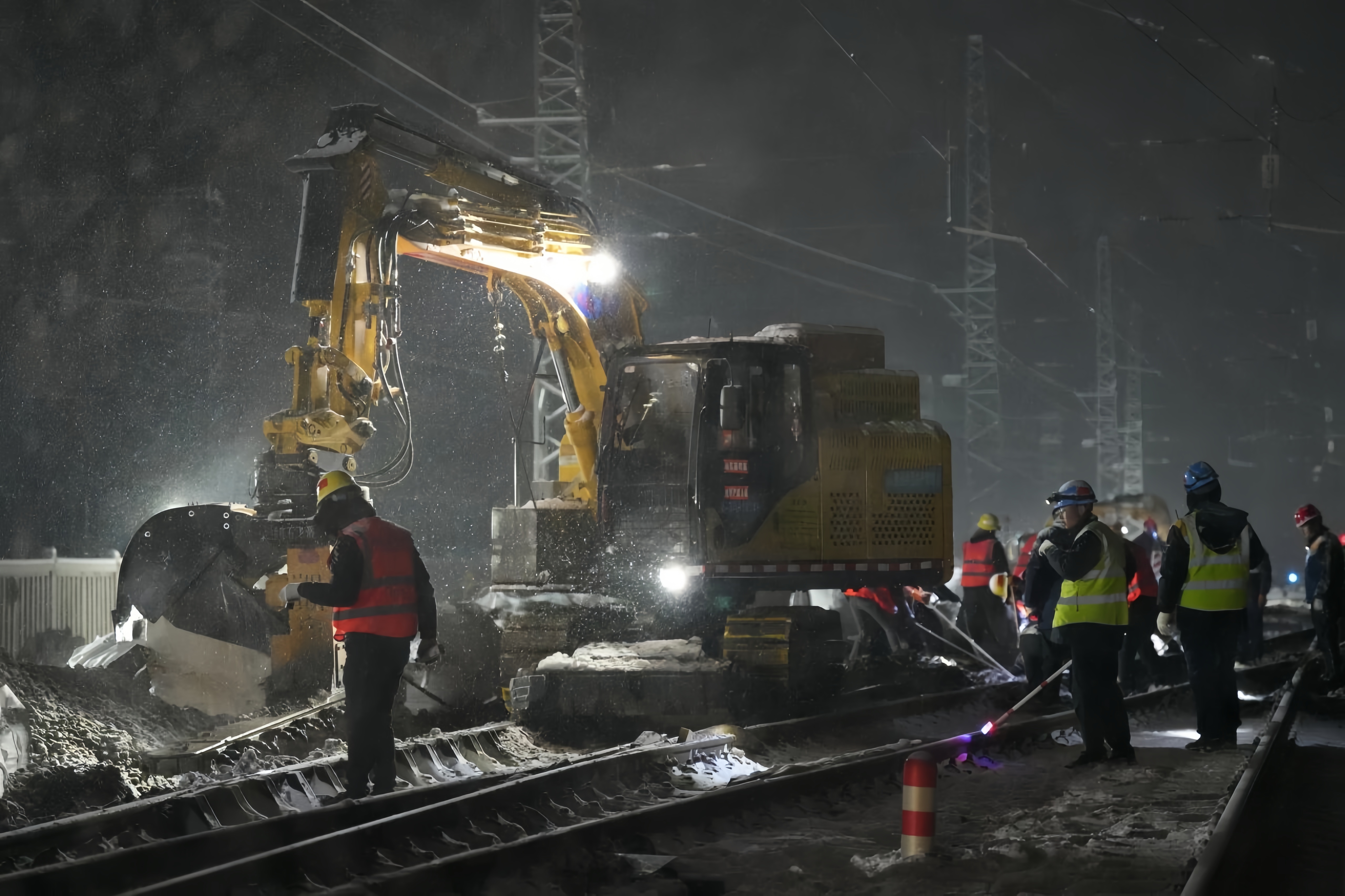 陇海铁路集中修现场(兰州局供图)