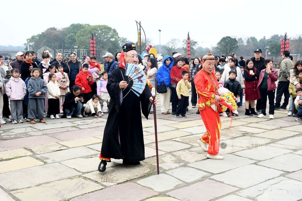 江西南丰:傩舞表演进景区(图)