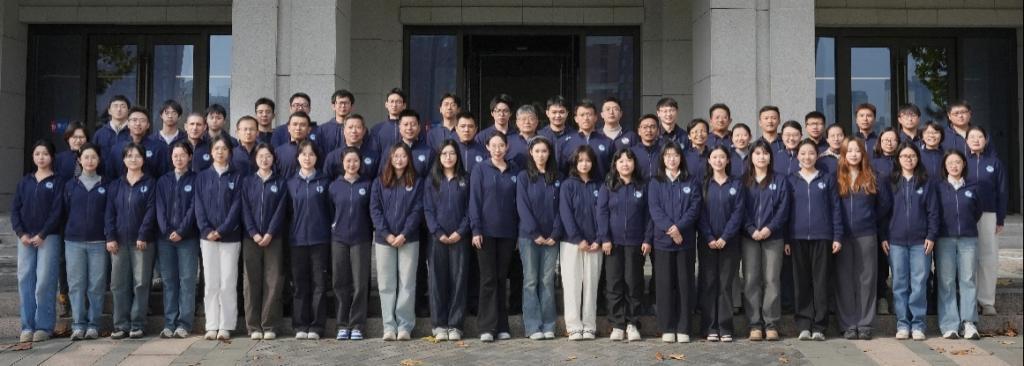 同位素实验室全体师生合影