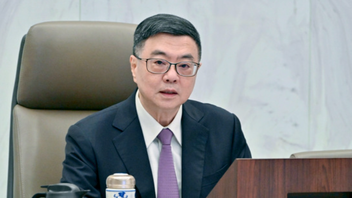 卓荣泰包机赴日看球被指滥用公帑竟恼羞成怒，网友痛批“耍无赖”