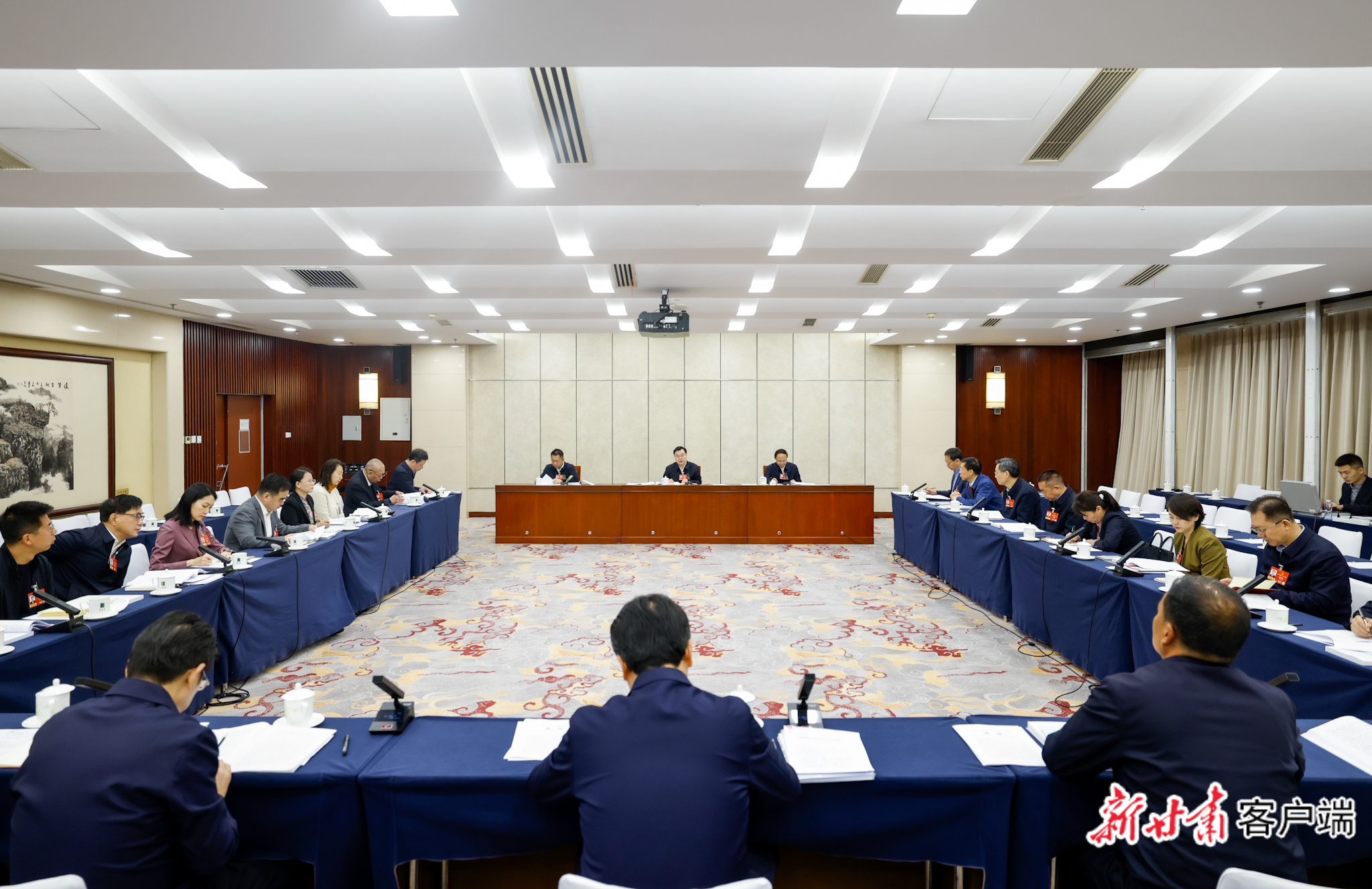 3月8日上午，十四届全国人大四次会议甘肃代表团在驻地举行小组会议，审议生态环境法典草案。新甘肃&middot;甘肃日报记者　孟捷