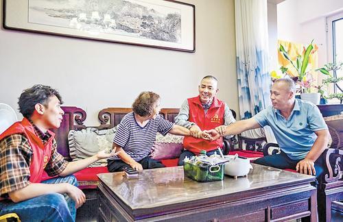 2025��7��30�գ������ȷ桱־Ը����Ӷ�Ա�Ź������Ҷ������۰���������������������ͥ���ס�����������Ƭ���������� �����