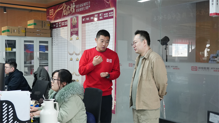 资深媒体人李智勇到访荣恒 共话高中教育新趋势