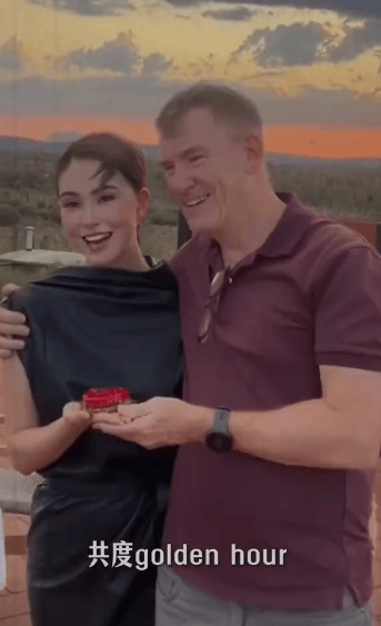 昆凌为父亲庆生。