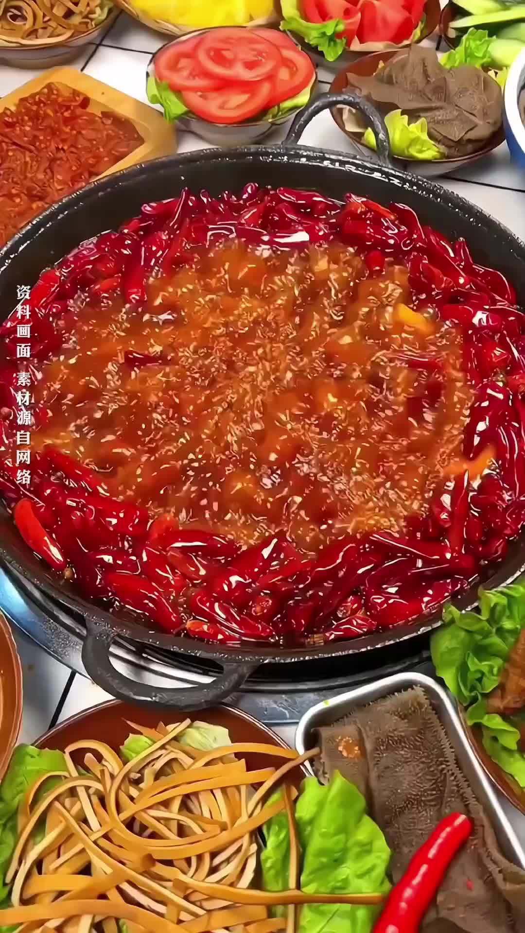 火锅店回收吃剩锅底，简单处理卖给新顾客：老板和厨师长获刑