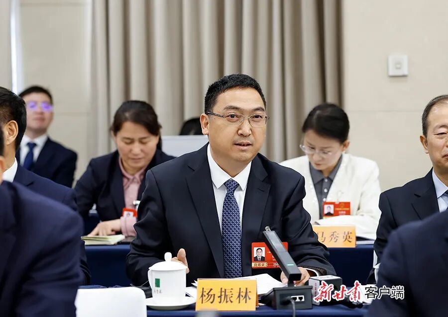 全国人大代表、甘南州委副书记杨振林回答记者提问