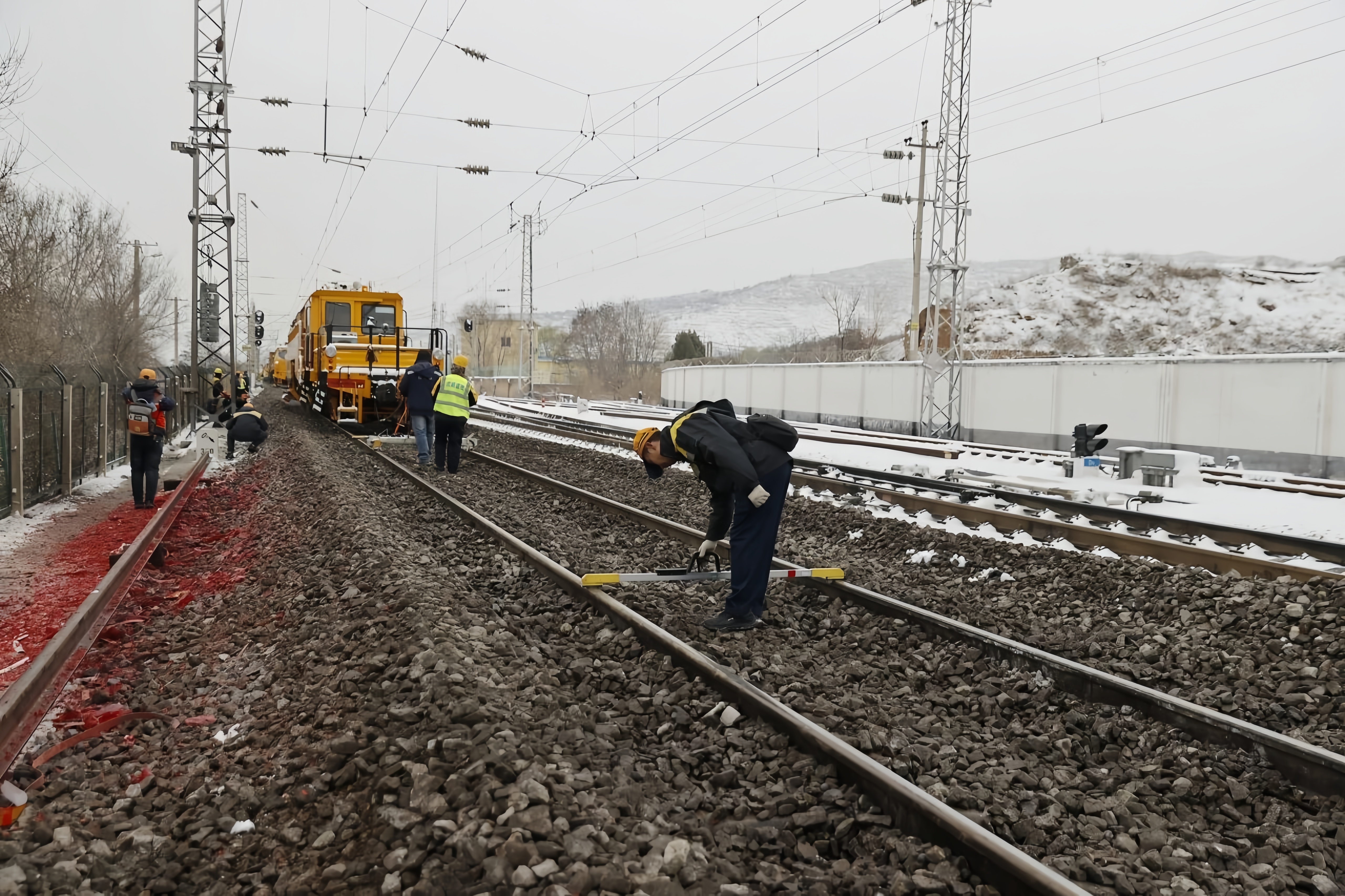 陇海铁路集中修现场(兰州局供图)