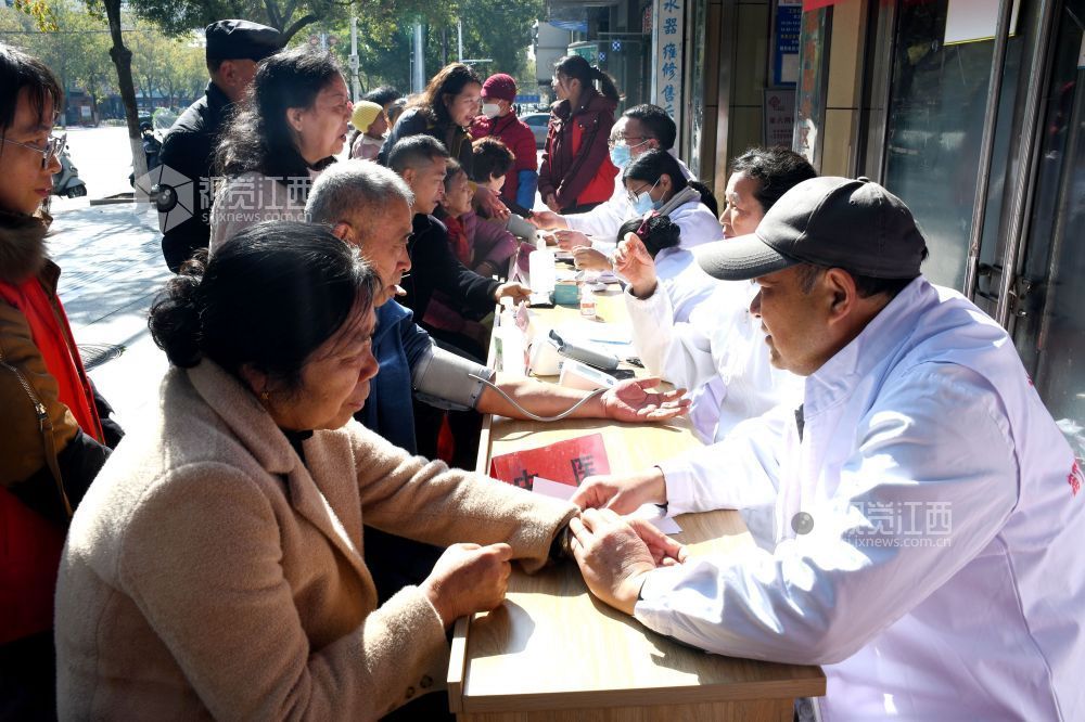 江西南丰：世界肾脏日义诊进社区（图）