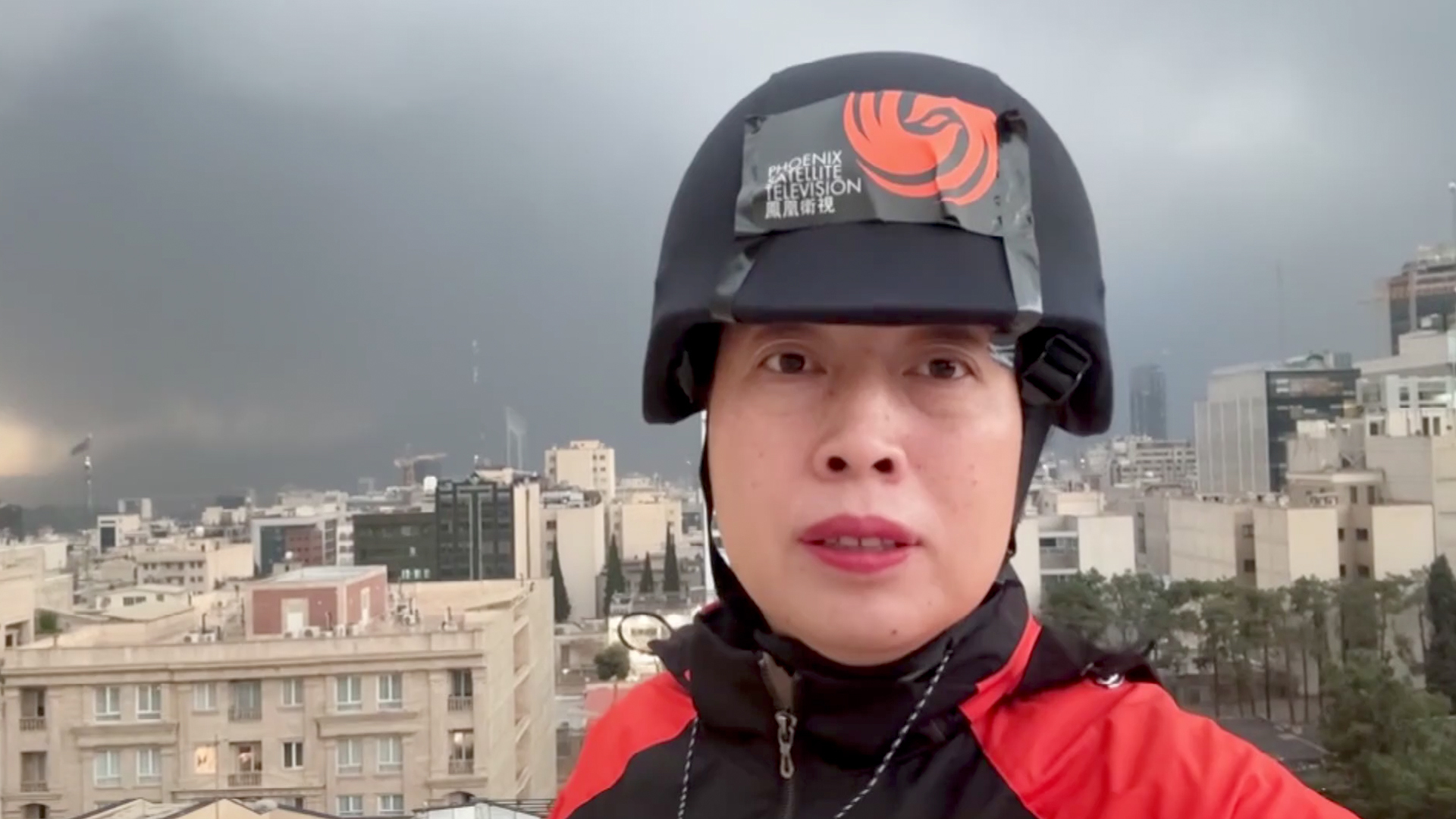 现场报道｜德黑兰多地夜间遭袭 南部油库爆炸起火 黑烟蔽天