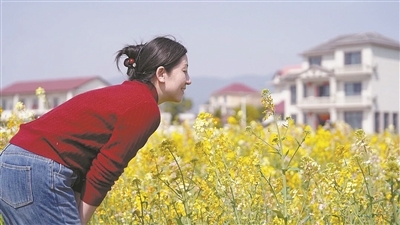 市民在梦飞田园赏花