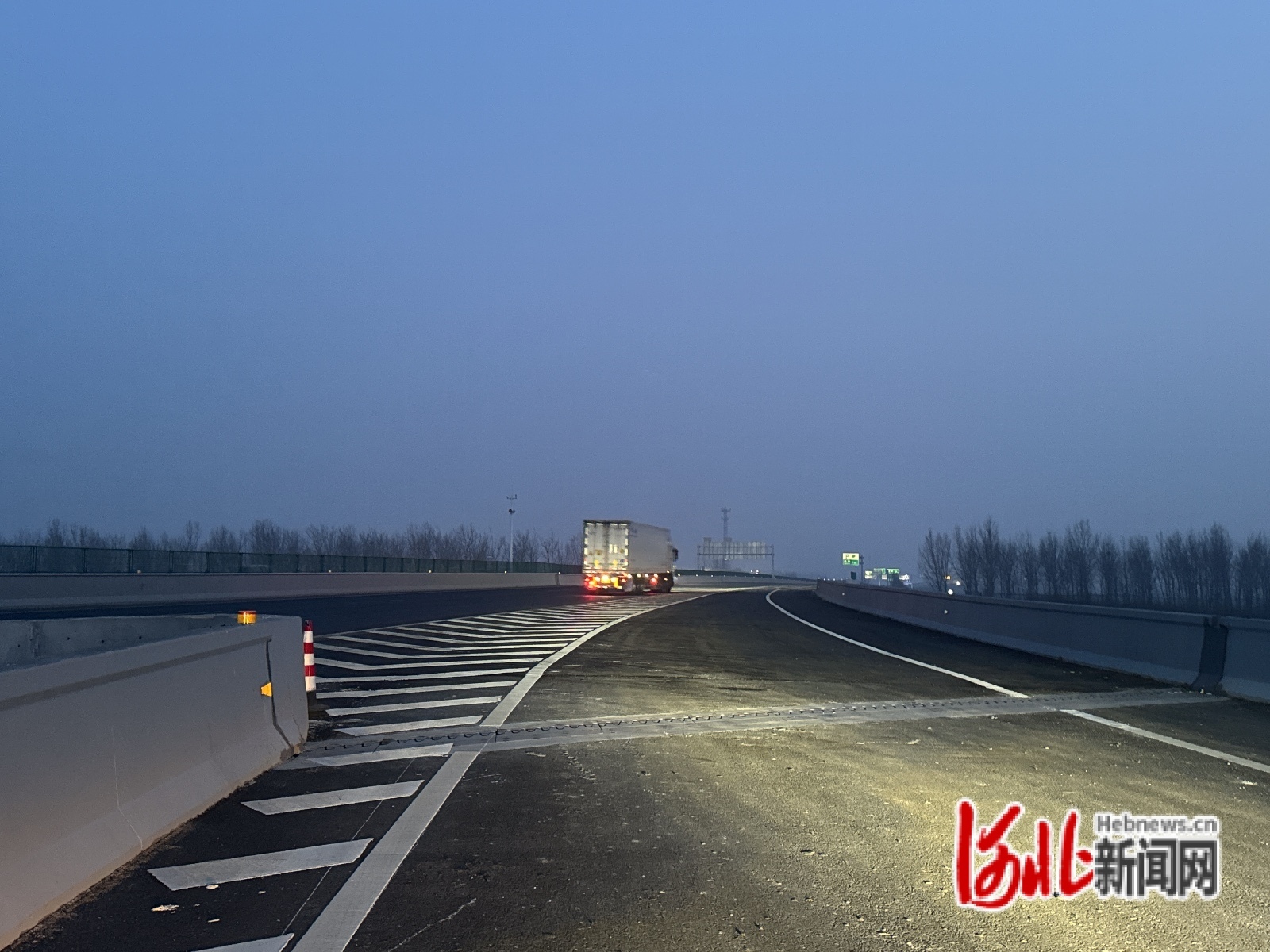 秦唐高速与迁曹高速枢纽互通开通。