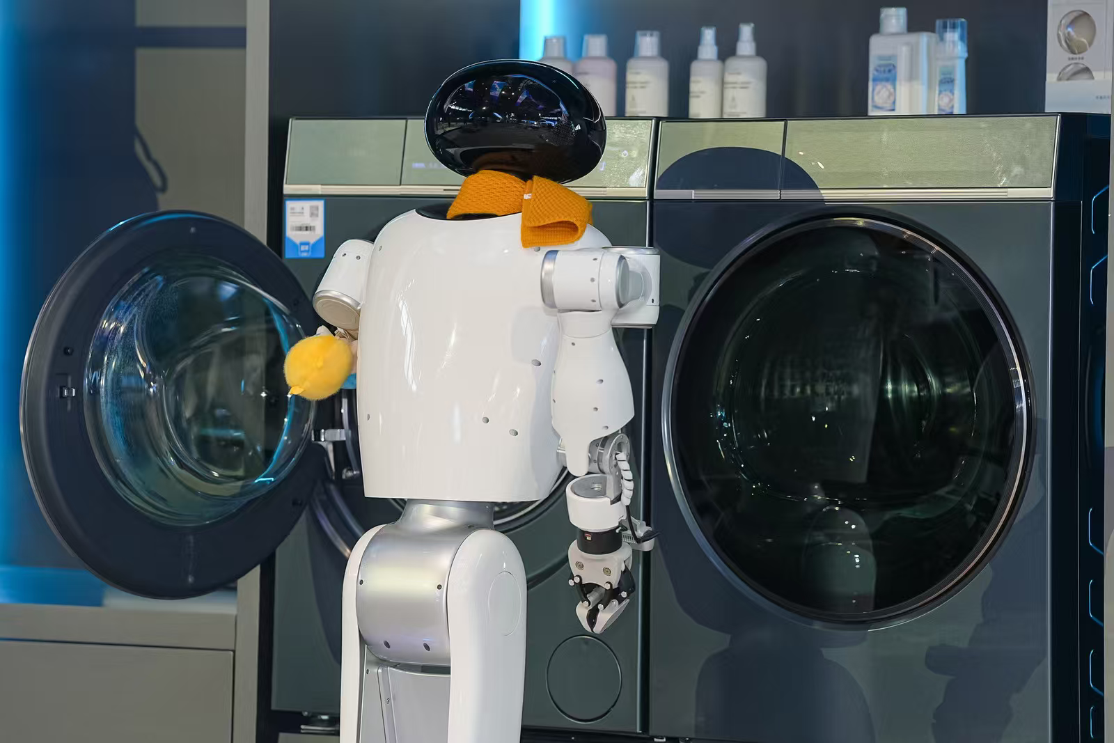 从家电NO.1到家庭NO.1：海尔AWE发布AI之眼2.0，无人家务更进一步