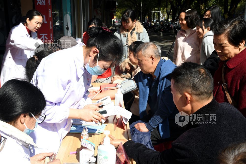 江西南丰：世界肾脏日义诊进社区（图）
