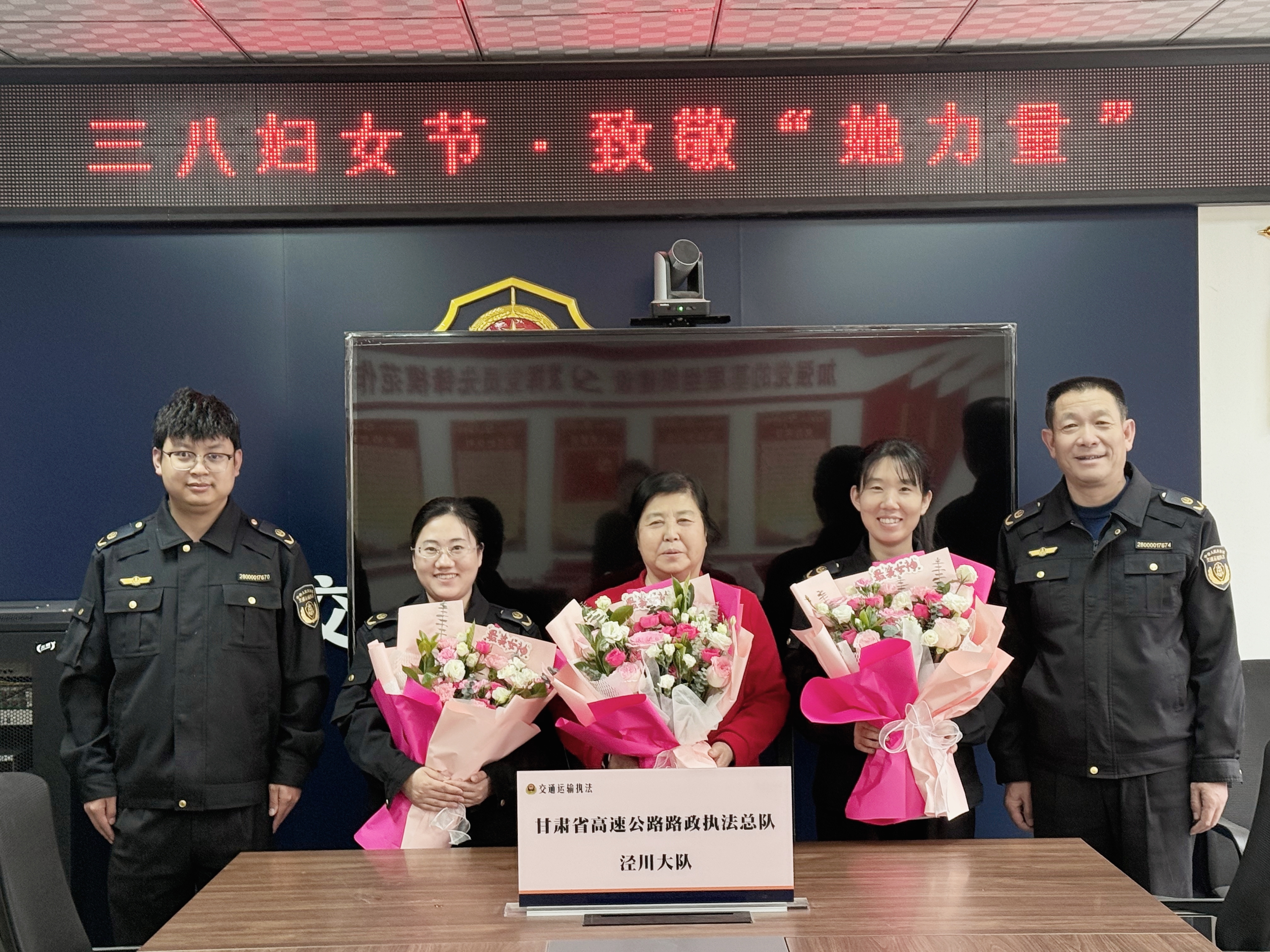 ����������·�������س��ġ�һ�߹���������