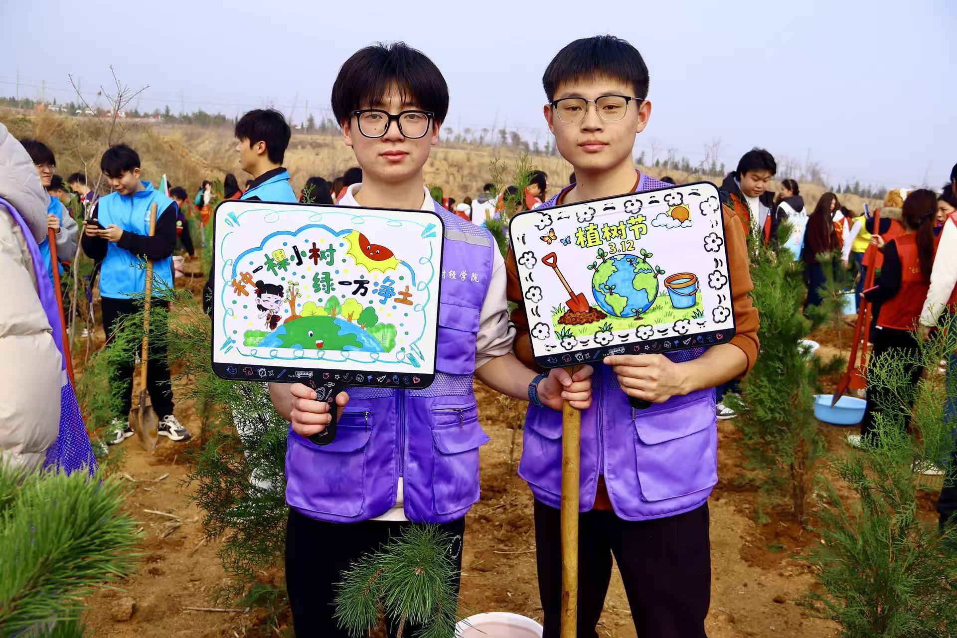 从校园到山野 郑州科技学院用“行走的团课”拥抱植树节