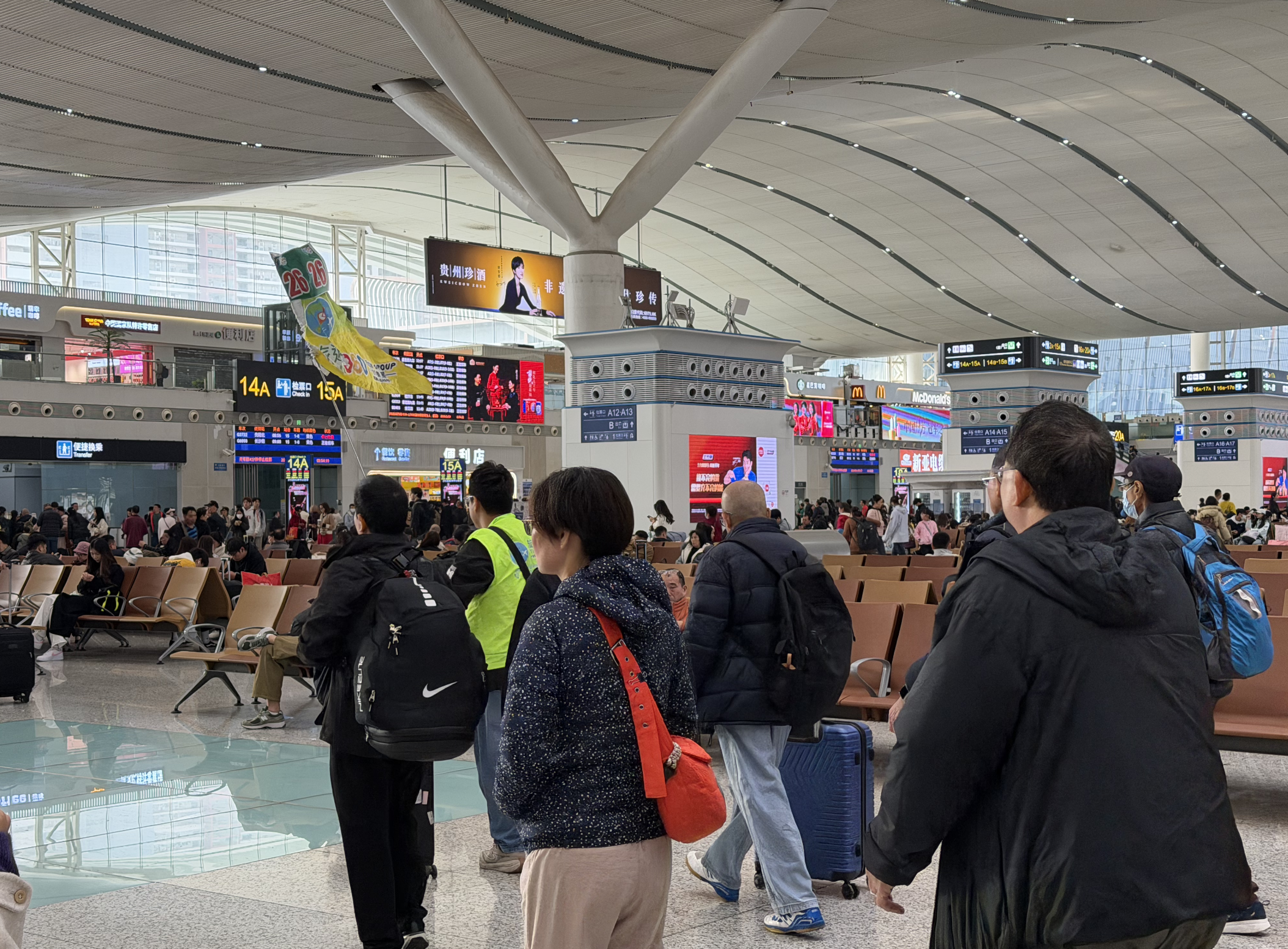 广深港高铁跨境客流破亿背后：日均近10万人次见证湾区融合