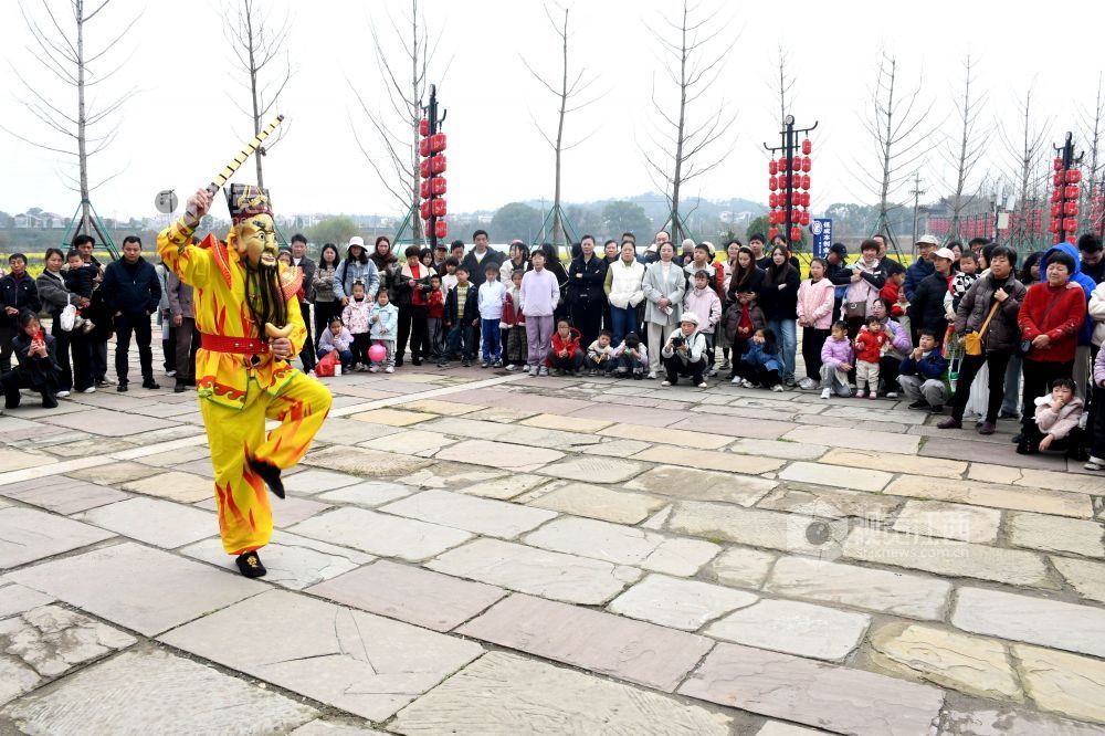 江西南丰:傩舞表演进景区(图)