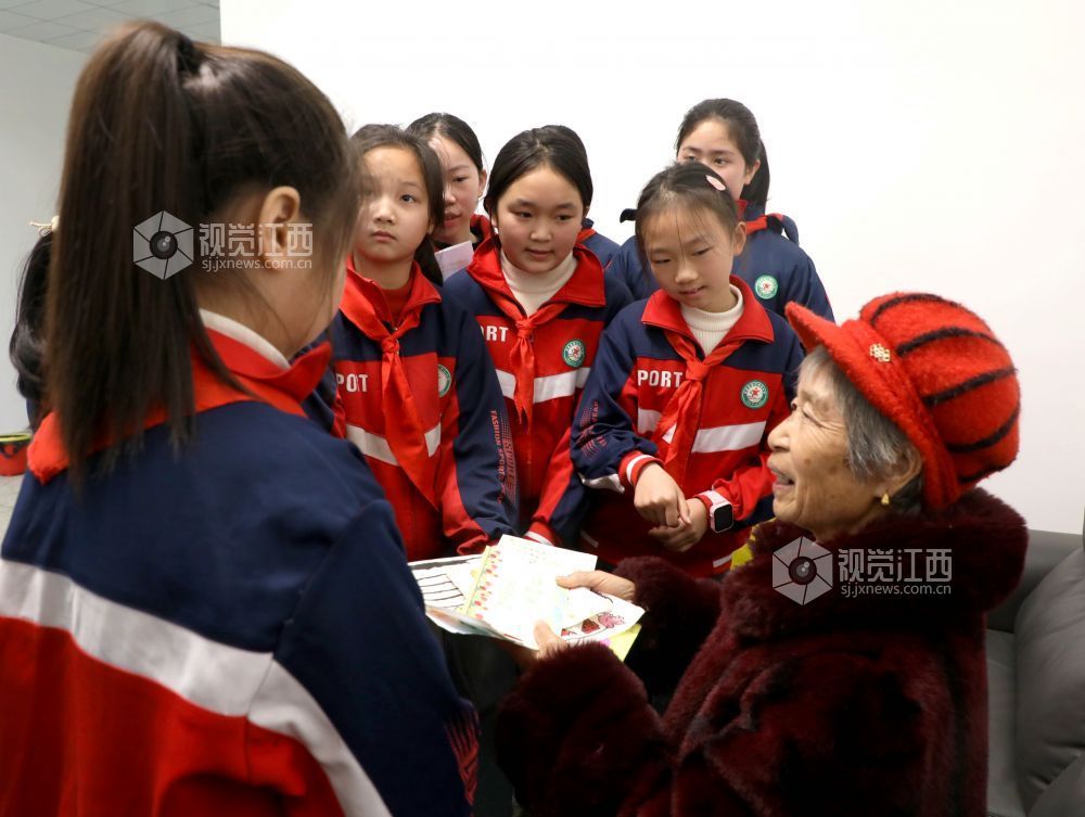 江西分宜：寻访身边榜样 传承雷锋精神（图）