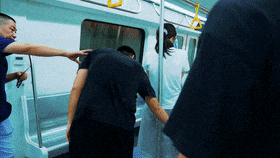 “深圳地铁站内有便衣警察?”