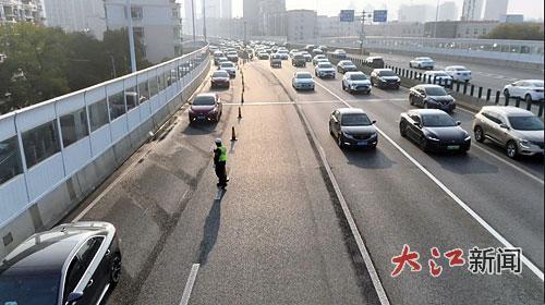 何坊西路上九洲高架匝道