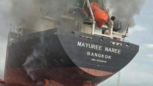 泰国货船在霍尔木兹海峡遭袭，画面曝光