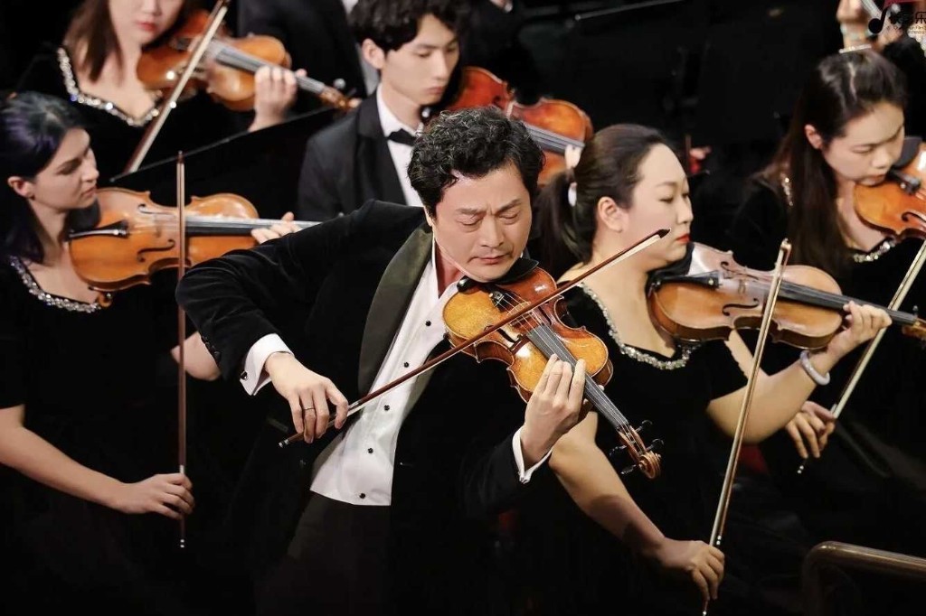 吕思清在吉林省音乐厅登台演奏。(资料图片)