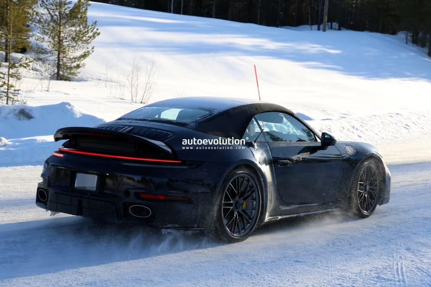 保时捷2027款911 Turbo Touring高性能跑车路测图曝光