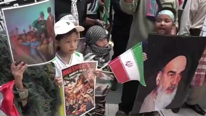 马来西亚逾千穆斯林游行反美以军事行动