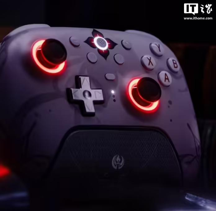 米哈游联合八位堂推出《崩坏:星穹铁道》游戏联名长夜月手柄,499 元