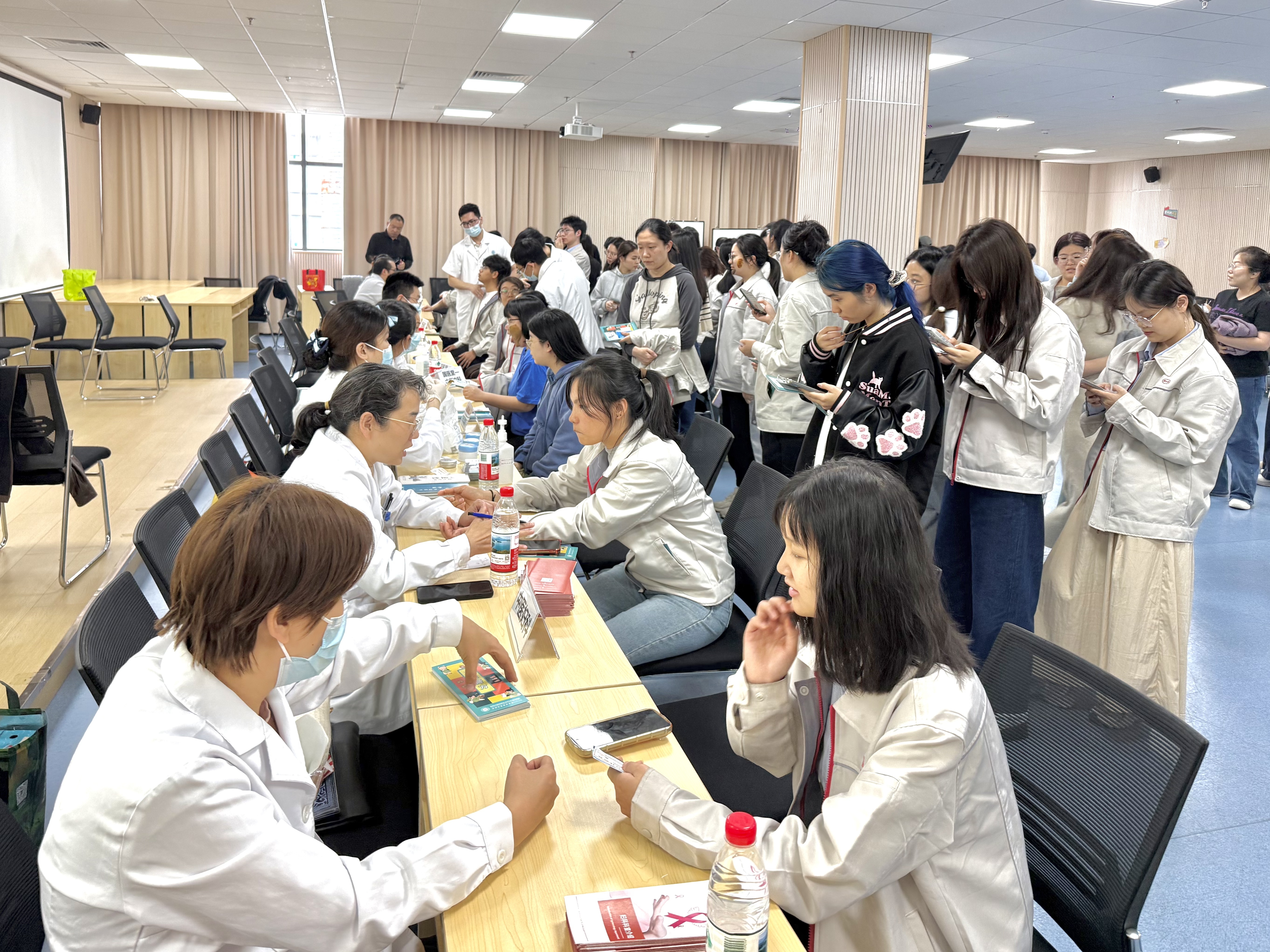 坪山区中医院开展关爱女性健康系列义诊活动