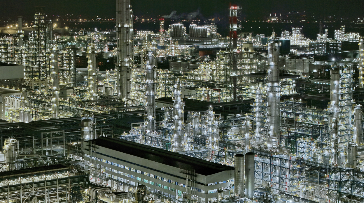 当《飞驰人生》驶进镇海炼化:一辆赛车背后的中国石化产业链