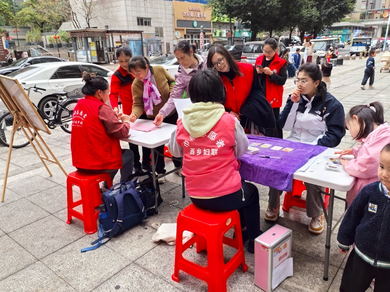 守护“她”权益，共建幸福家——福中福社区开展关爱妇女主题活动