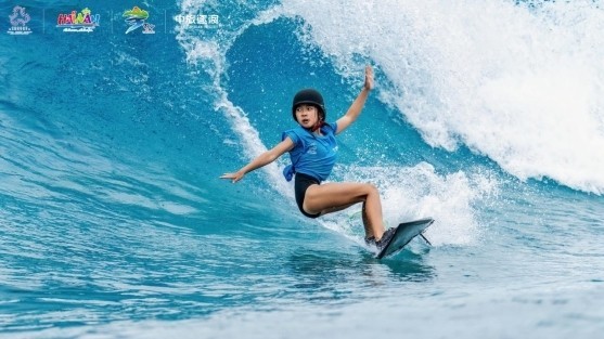 浪聚万宁 逐梦青春——2026年全国冲浪U系列赛(海南万宁站)激情开赛