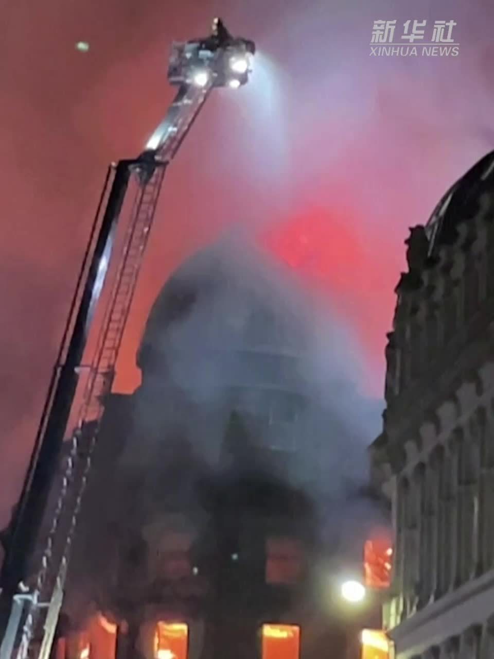 英国格拉斯哥火车站一建筑因火灾坍塌